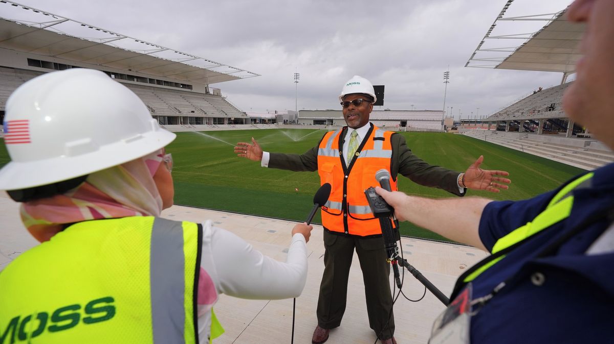 Zázemí českého týmu na MS ještě není hotové a připomíná staveniště. Trunda uklidňuje